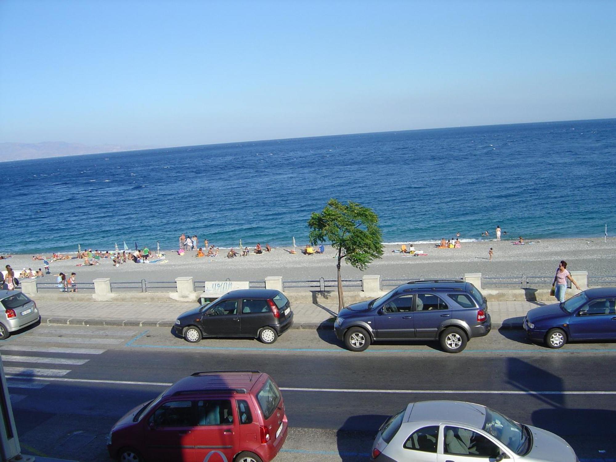 Mirone Apartment Fronte Mare Beachfront House Рокалумера Екстериор снимка