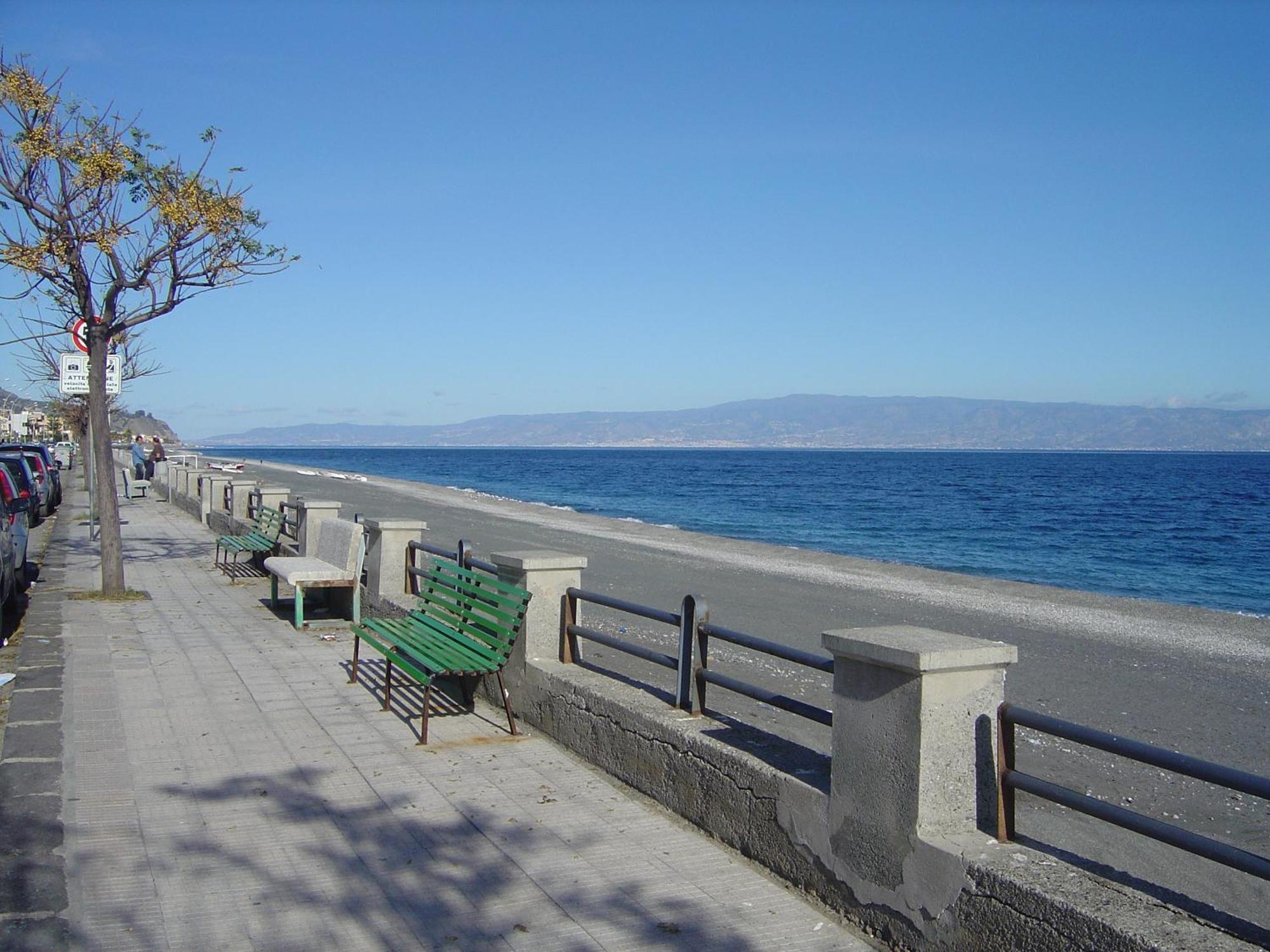 Mirone Apartment Fronte Mare Beachfront House Рокалумера Екстериор снимка